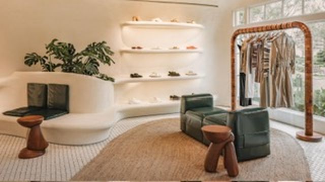 Boutique rail and shelves